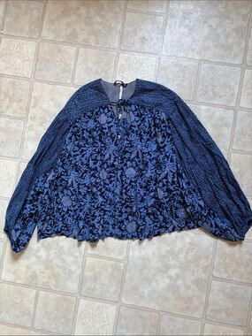 Free People Boho Blue Floral
Peasant Kimono Cardigan Small